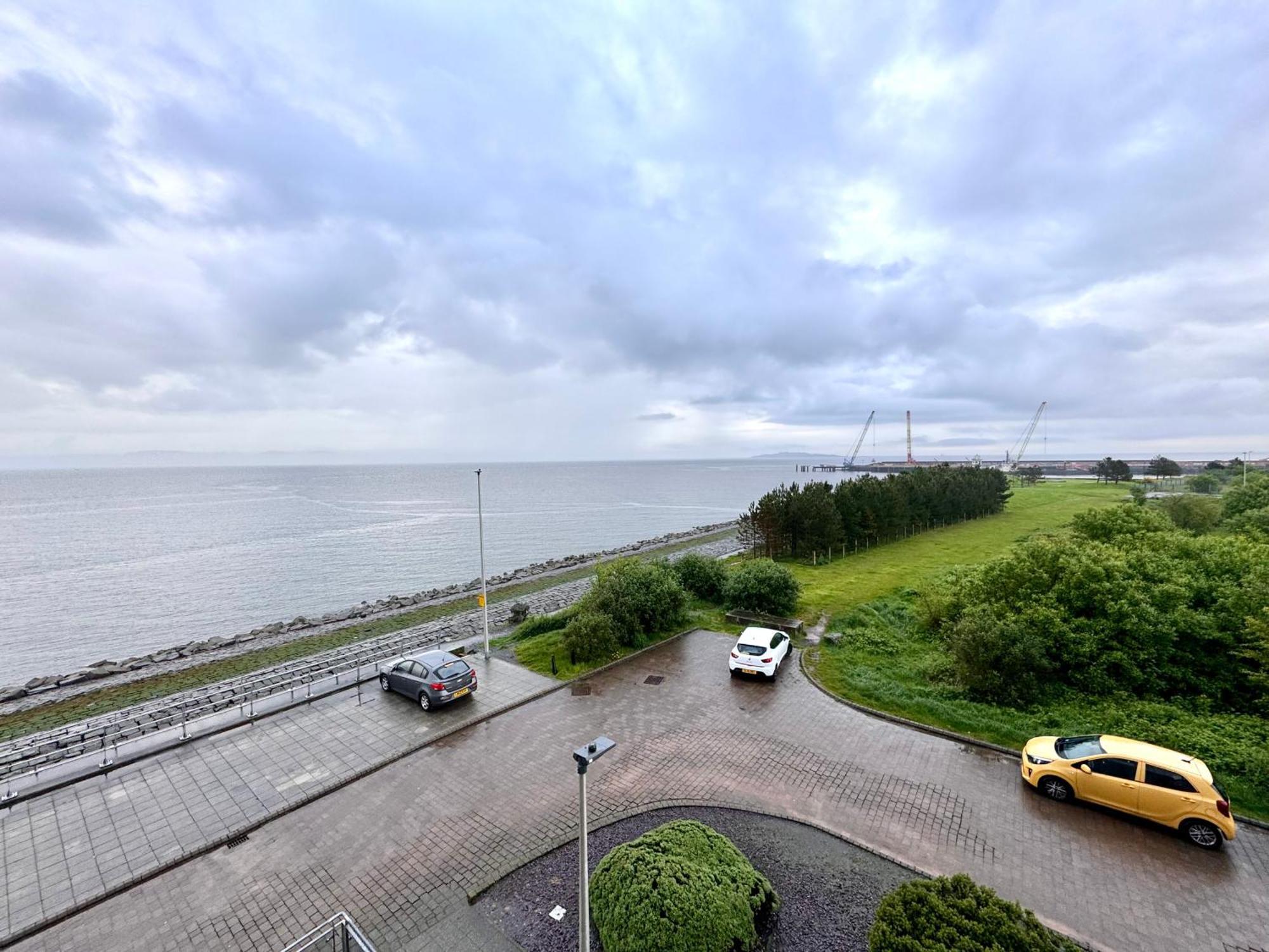 Ocean Park Apartments - Oceanfront - Free Parking And Fast Wifi エディンバラ エクステリア 写真