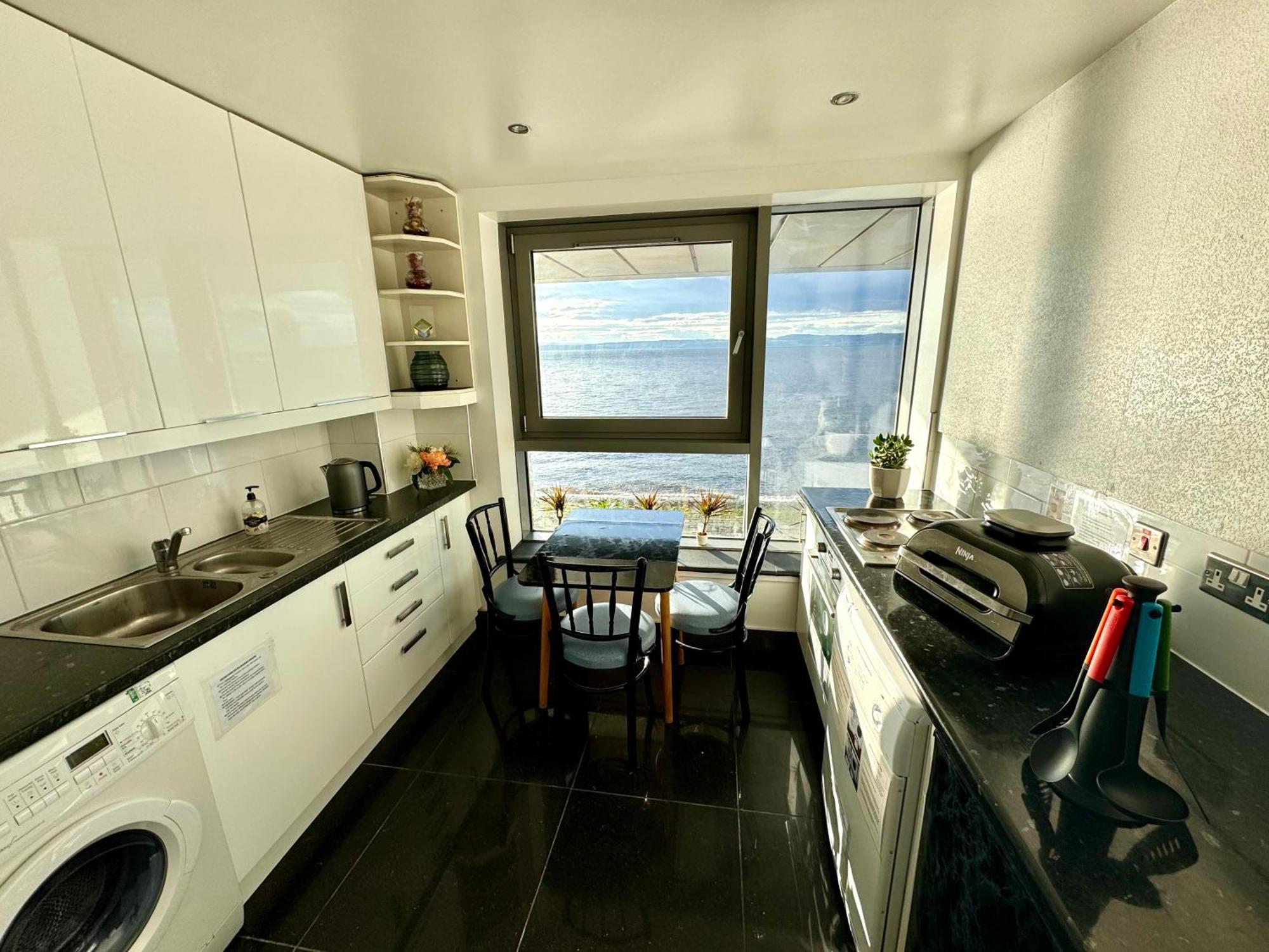 Ocean Park Apartments - Oceanfront - Free Parking And Fast Wifi エディンバラ エクステリア 写真