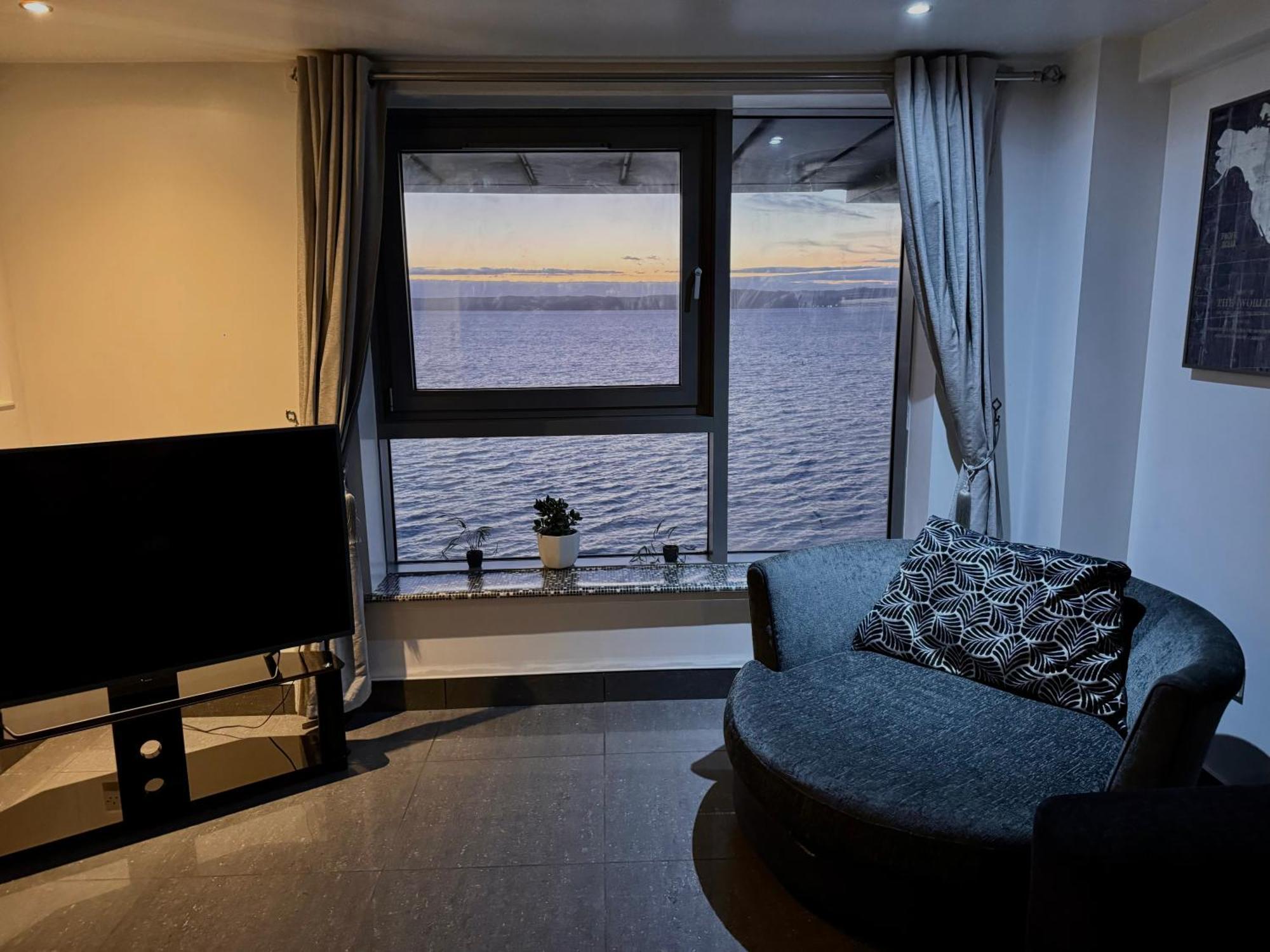 Ocean Park Apartments - Oceanfront - Free Parking And Fast Wifi エディンバラ エクステリア 写真