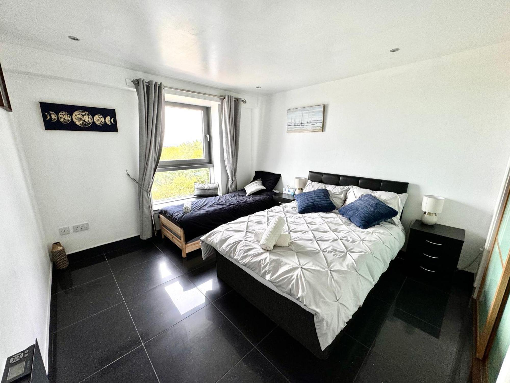 Ocean Park Apartments - Oceanfront - Free Parking And Fast Wifi エディンバラ エクステリア 写真