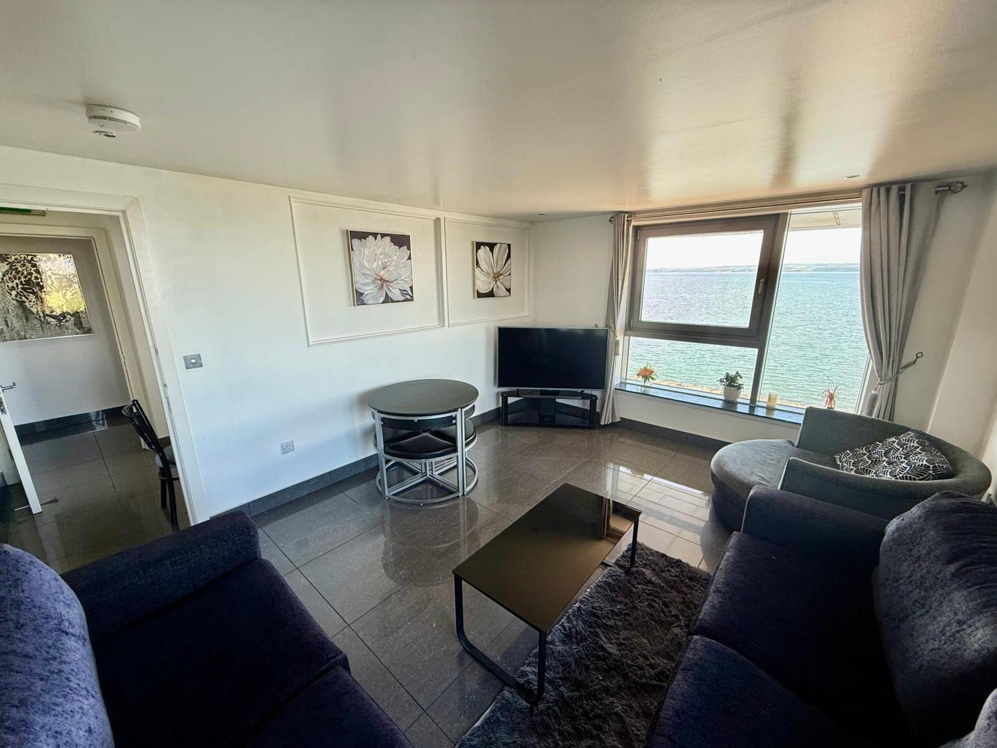 Ocean Park Apartments - Oceanfront - Free Parking And Fast Wifi エディンバラ エクステリア 写真